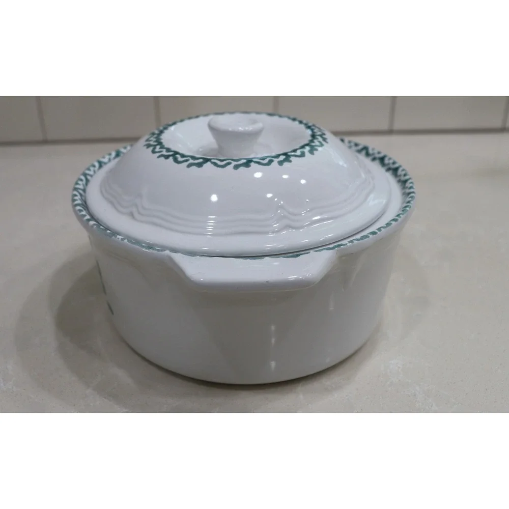Tienshan Stoneware 2 Quart Round Casserole Dish with Lid Green Heart White